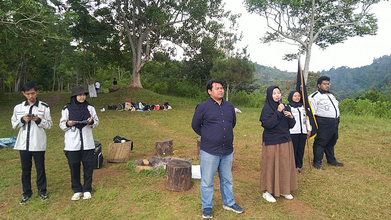 Mengasah Potensi Kepemimpinan Mahasiswa UNIKOM melalui LDK di Badger Camp