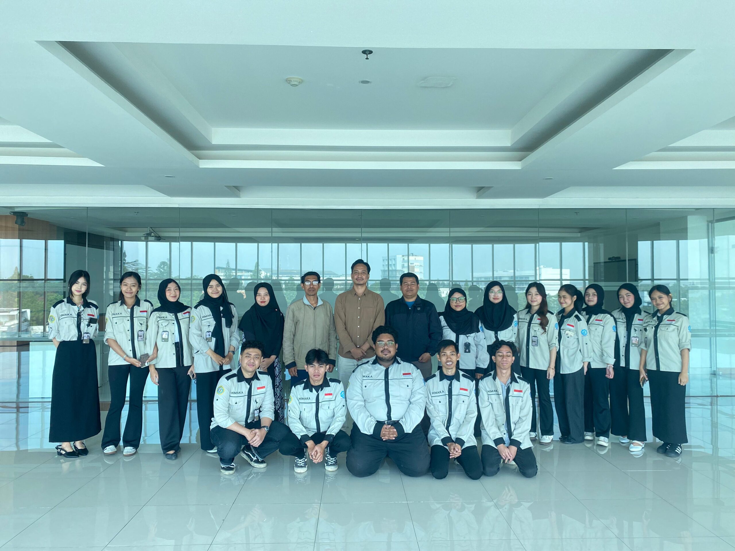 Mahasiswa Komputerisasi Akuntansi Tingkatkan Skill Web Development melalui Pelatihan Laravel 12
